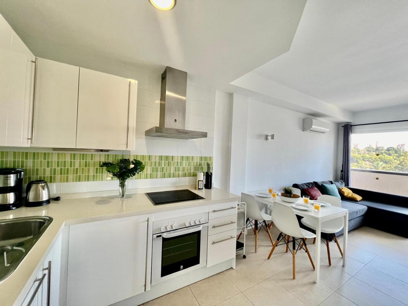 Large Terrace Sea & Mountain Benalbeach Apartment Benalmádena